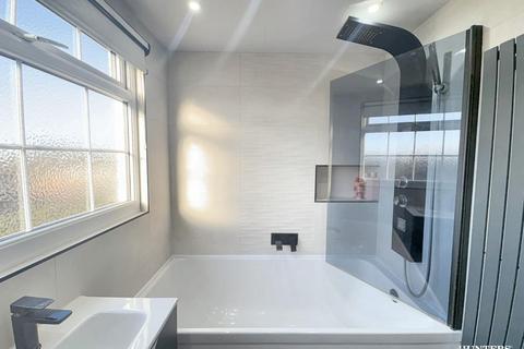 4 bedroom semi-detached house for sale, Laburnum Road, Dewsbury