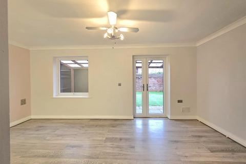 3 bedroom end of terrace house for sale, Chamomile Way, Spalding