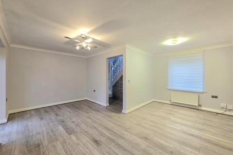3 bedroom end of terrace house for sale, Chamomile Way, Spalding