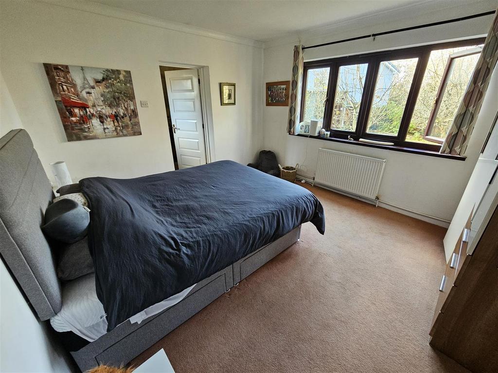 Bedroom 1.jpg