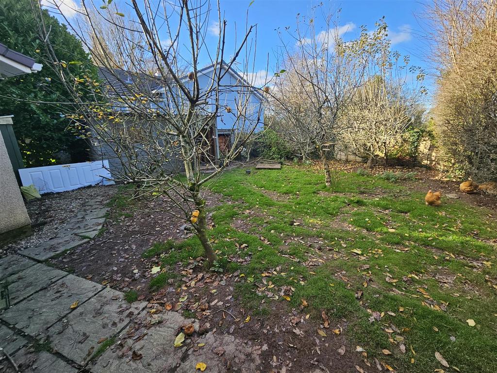Orchard to rear.jpg