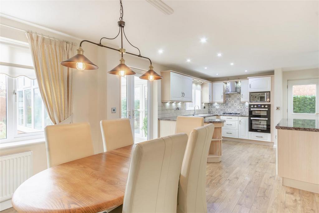 8671139-interior08.jpg
