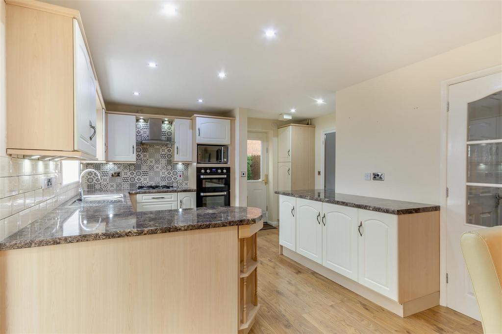 8671139-interior07.jpg