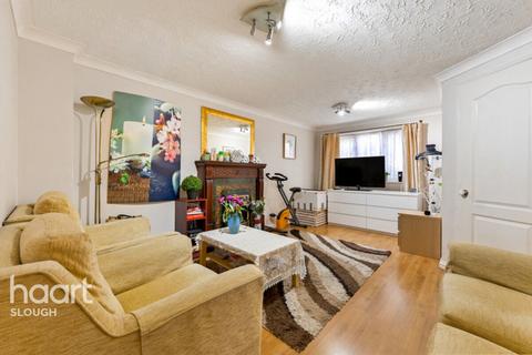Trumper Way, Slough