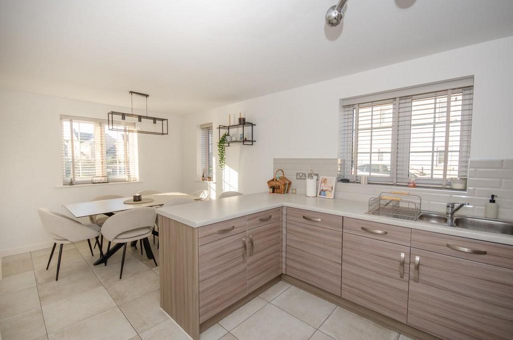 Kitchen pic 3.jpg