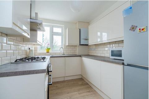 5 bedroom semi-detached house to rent, 17 Roberts Road, High Wycombe, HP13