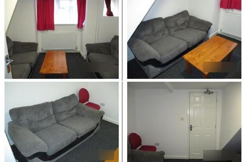 5 bedroom semi-detached house to rent, 17 Roberts Road, High Wycombe, HP13