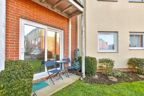 1 bedroom ground floor flat for sale, Haven Court, Redhill RH1