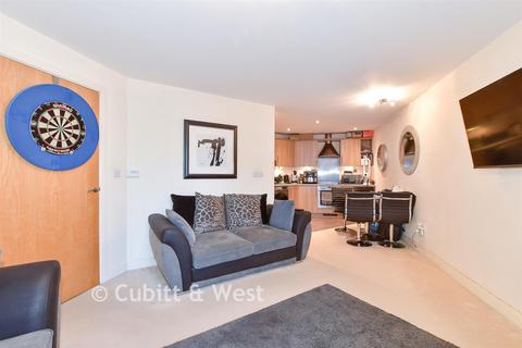 1 bedroom ground floor flat for sale, Haven Court, Redhill RH1