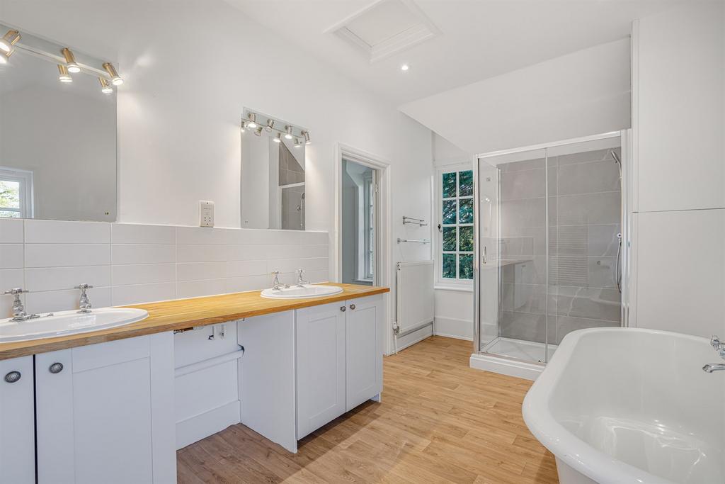 Bathroom  (Main)