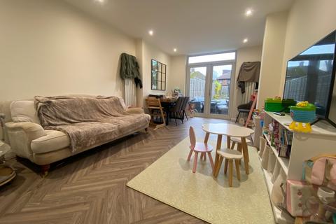 3 bedroom semi-detached house to rent, Westone Avenue, Westone, NN3 3JQ