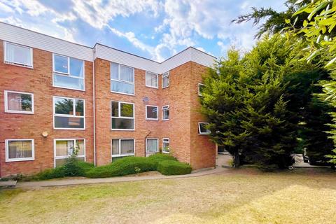 2 bedroom flat to rent, Princes Road, Romford, RM1