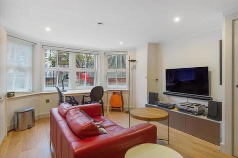 Studio for sale, Jubilee Mansions, West Kensington, London, W14