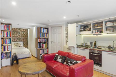 Studio for sale, Jubilee Mansions, West Kensington, London, W14