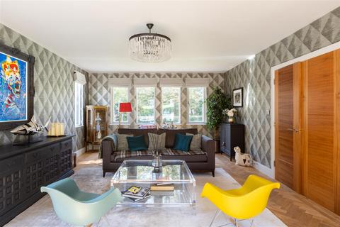 6 bedroom detached house to rent, Gatton Road, Reigate