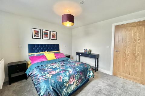 undefined, St Clements Gate, Broadway, Leigh-On-Sea
