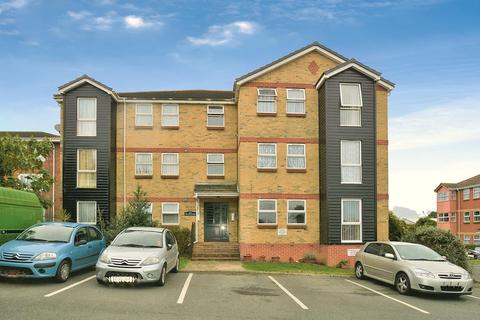 2 bedroom flat to rent, Slade Road, Ryde