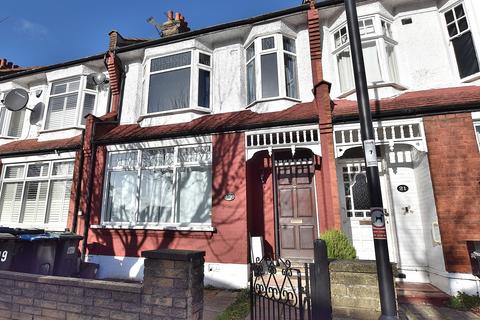 3 bedroom terraced house for sale, Chimes Avenue, London, Greater London. N13