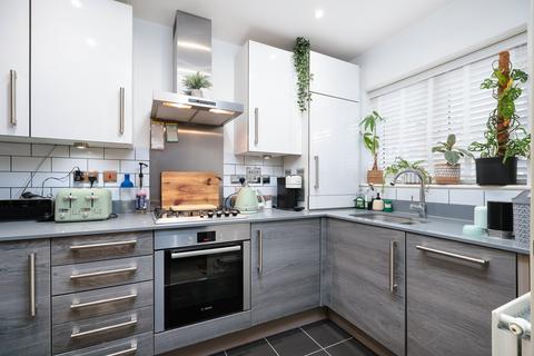 2 bedroom terraced house for sale, at Bartlett Place, High Wycombe, High Wycombe HP12