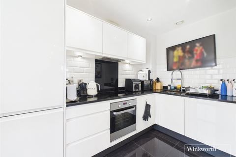 3 bedroom apartment for sale, Chronicle Avenue, London NW9