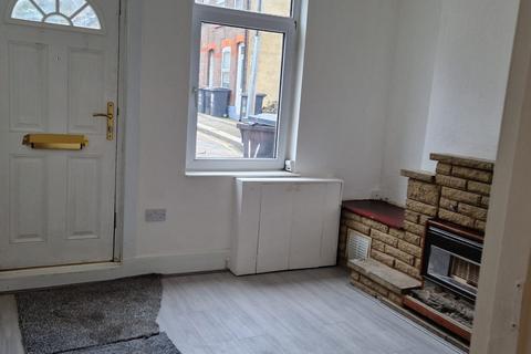 undefined, LUTON, LU2