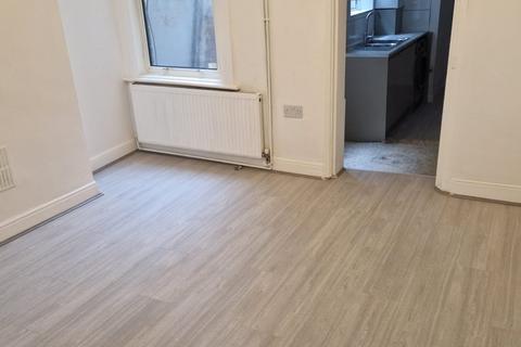 undefined, LUTON, LU2