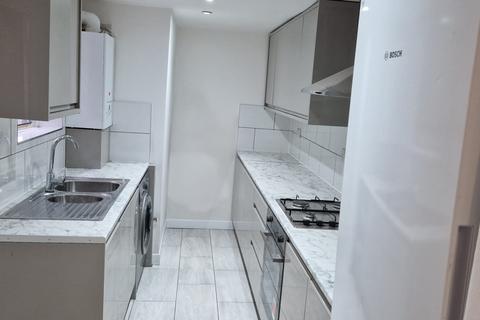 undefined, LUTON, LU2