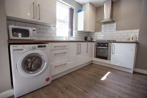undefined, Aigburth Road, L17 7BP,