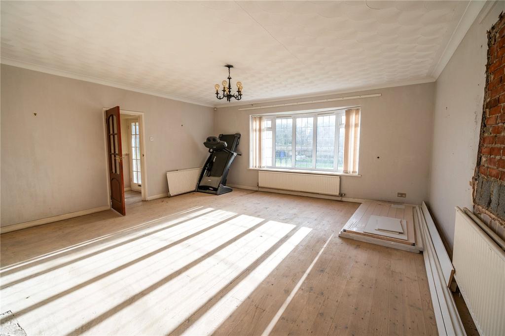 Bedroom 1 (2)