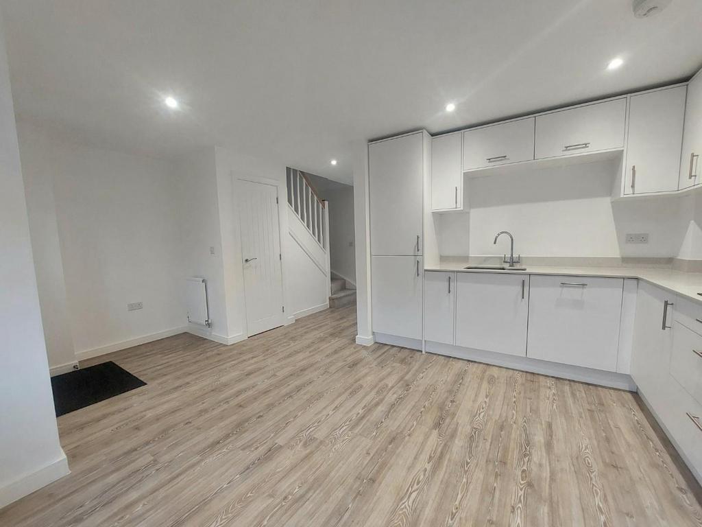 ACl GKQXIU6s Sd Lezh XXmw.jpg