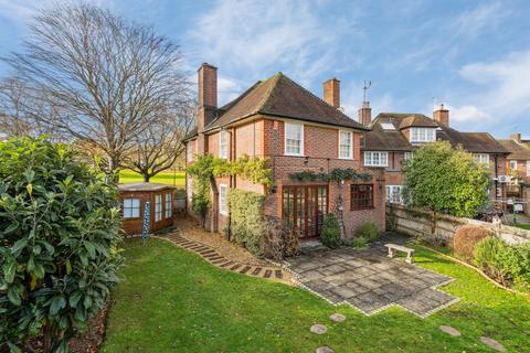 undefined, Woodhall Gate, Pinner, HA5