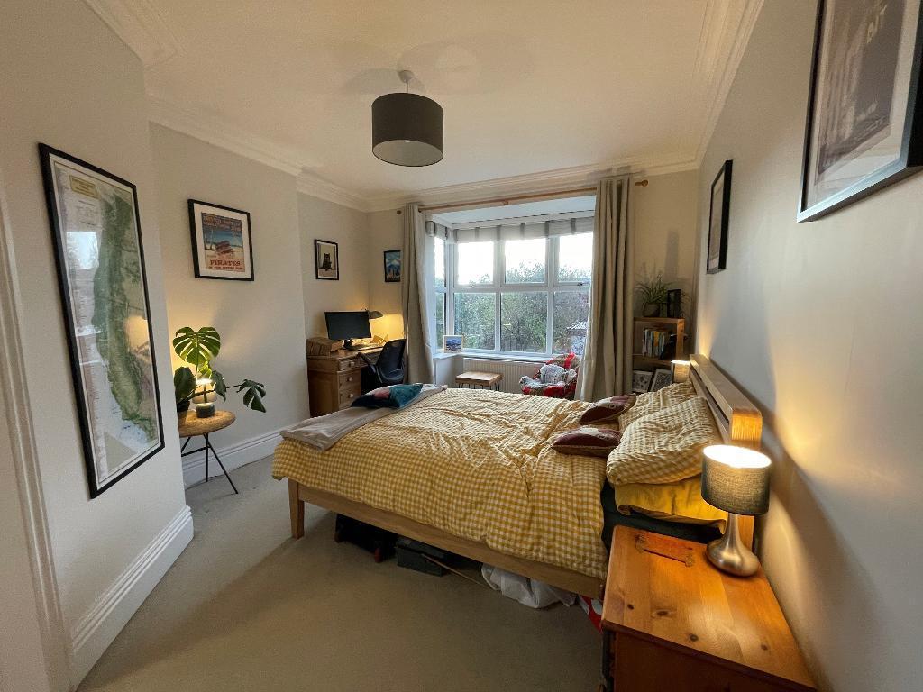 Bed 1 (b)