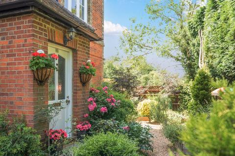 4 bedroom semi-detached house for sale, Carpenters Lane, Hadlow, TN11