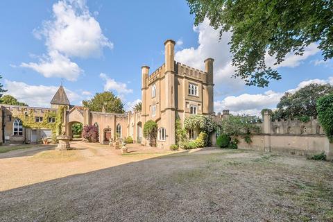 4 bedroom end of terrace house for sale, High Street, Hadlow, TN11