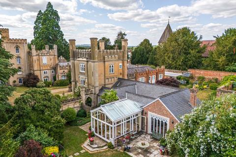 4 bedroom end of terrace house for sale, High Street, Hadlow, TN11