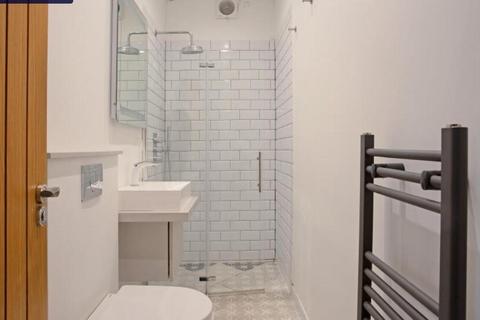 2 bedroom apartment to rent, Monument Green, Weybridge