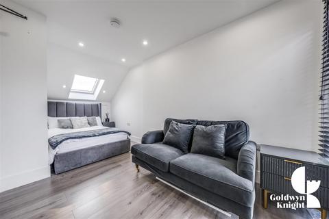 undefined, Lynton Road South (Top Floor Flat), Gravesend DA11