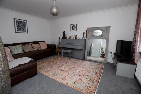 5 bedroom detached house for sale, 6 Plasnewydd Walk, Llantwit Major, Vale of Glamorgan, CF61 2YW