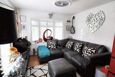 1 bedroom park home for sale, Willows Riverside Park, WINDSOR