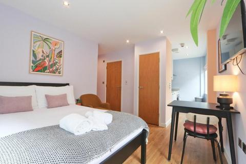 Studio to rent, Amberley Road