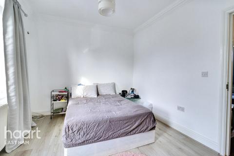 2 bedroom end of terrace house for sale, Fourth Avenue, London