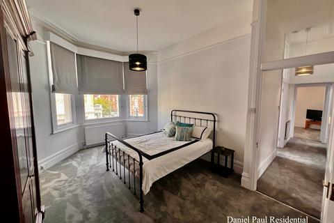 2 bedroom flat for sale, Perham Road