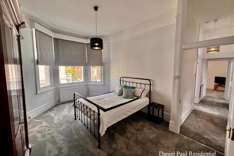 2 bedroom flat for sale, Perham Road