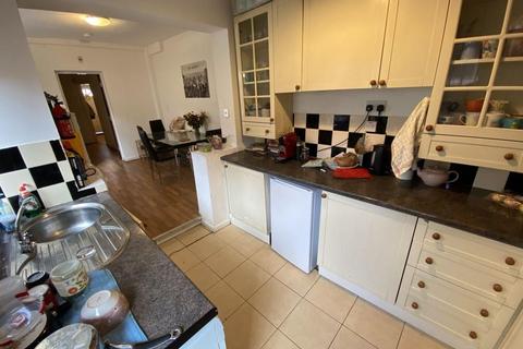 5 bedroom terraced house to rent, Braemar Road, Manchester