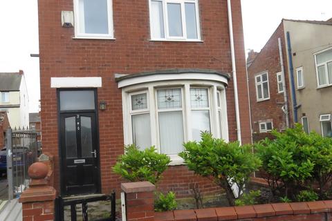 3 bedroom detached house to rent, Wyre Grove, Blackpool FY1