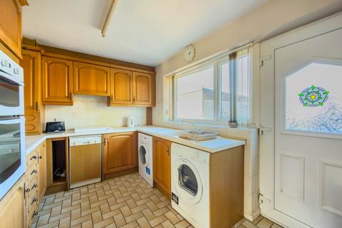 3 bedroom semi-detached house for sale, Apple Close, Birstall