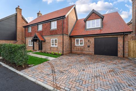 4 bedroom detached house for sale, Bowbrook Copse, Charter Alley RG26