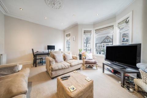 2 bedroom flat for sale, Thirsk Road, London, SW11