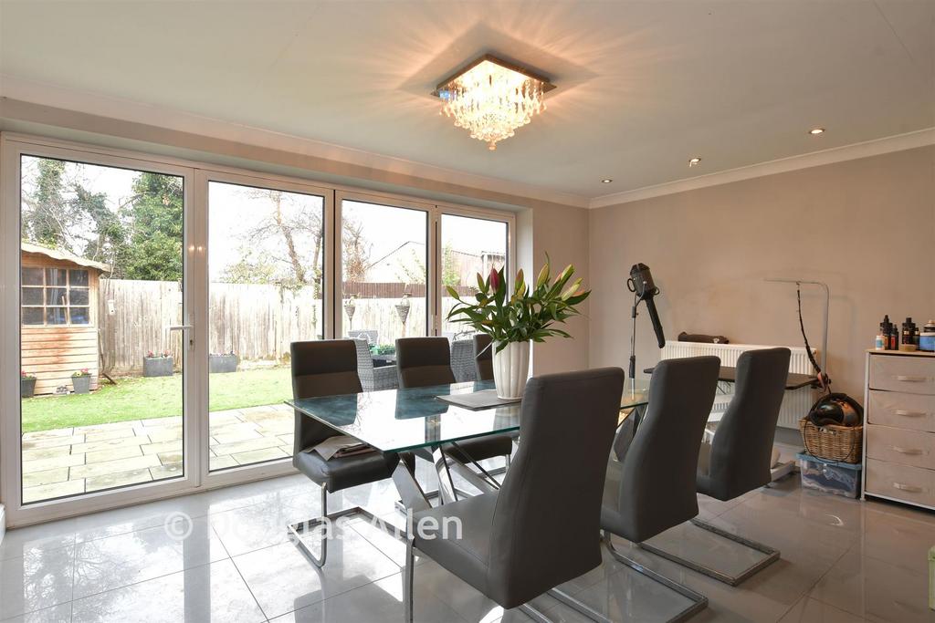 Lounge/Dining Room