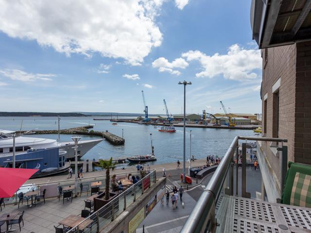 1 Dolphin Quays-10 640 X 480.jpg